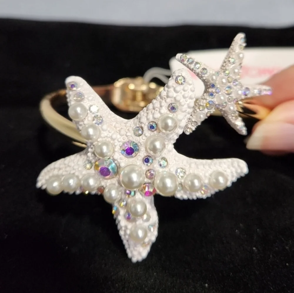 🤍▪️Betsey Johnson ▪️Betsey Johnson Starfish Hinged Bangle Bracelet